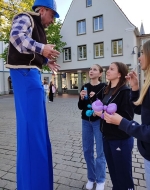 Bauarbeiter Stelzenlauf Walkact Stelzenläufer Entertainment
